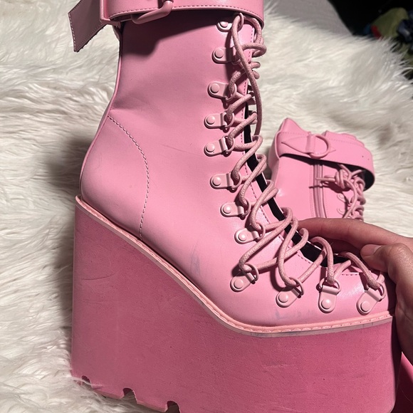 Dolls kill sugar Thrillz bubblegum traitor platform boots - Picture 6 of 6